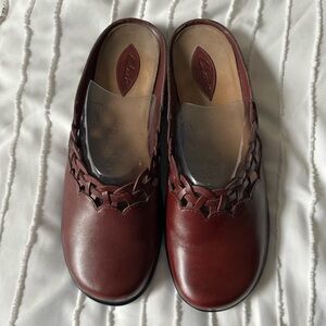 Clark Women’s Leather Burgundy Mule